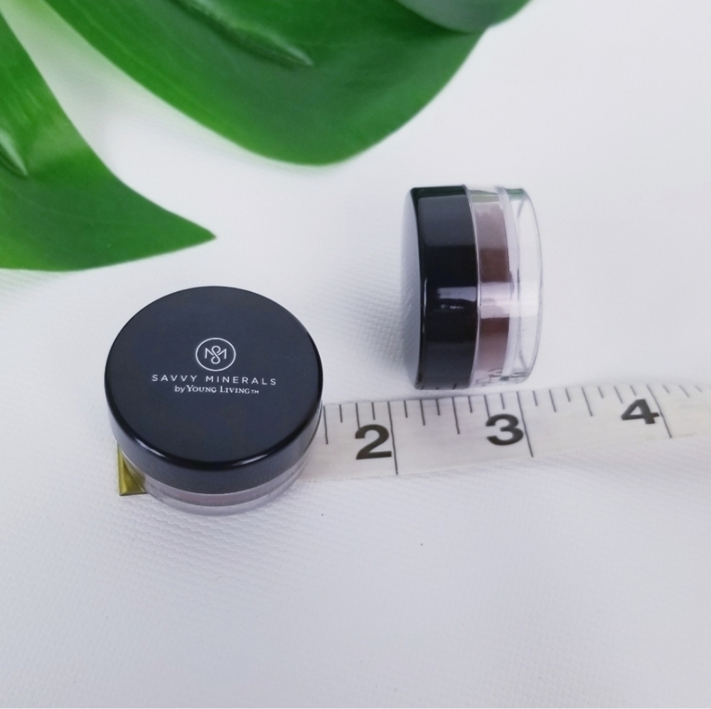 Savvy by Young Living Multi Tasker Eye Brow Shadow DARK - Picture 3 of 7
